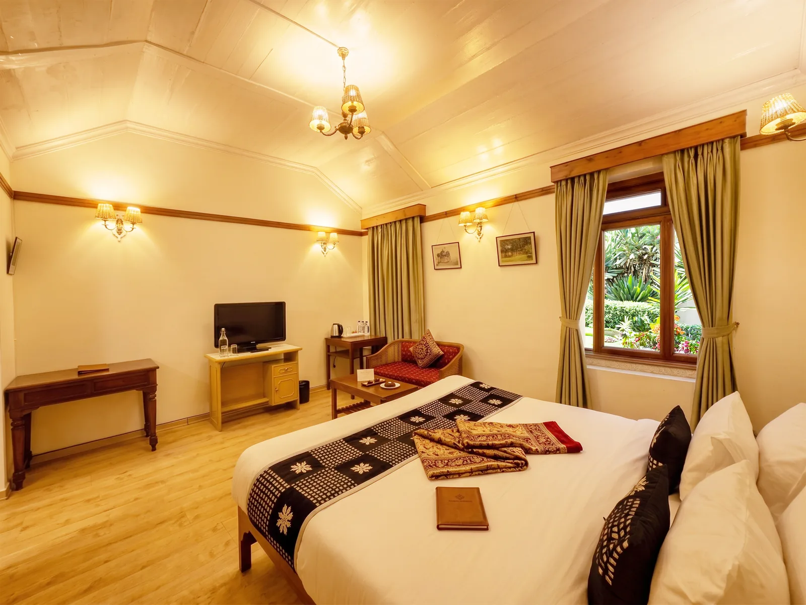 Heritage Classic — classic heritage interiors with warm lighting and king bed
